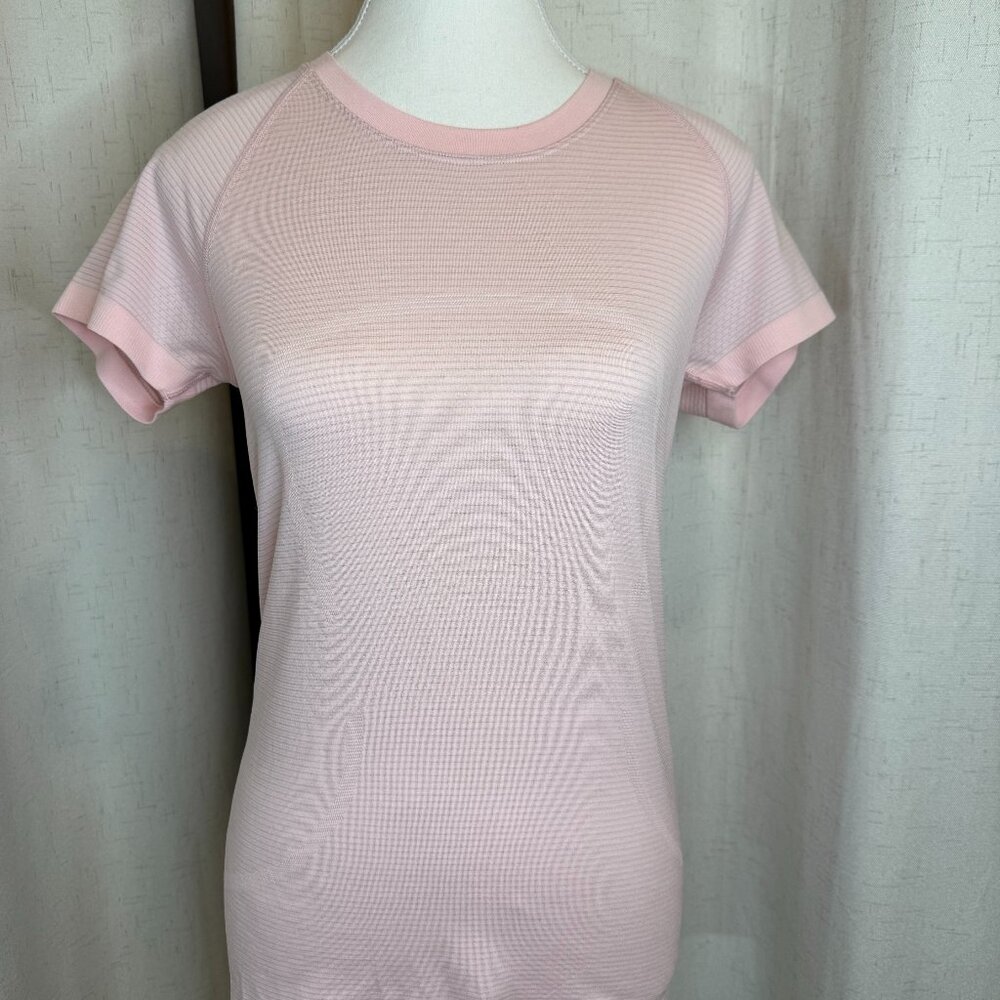 Lululemon Swiftly Short Sleeve Size 6 
Strawberry milkshake